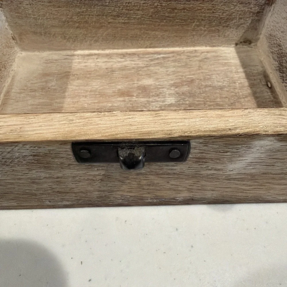 Hand‎ carved Wooden Elephant Hinged Jewlery Trinket Box Whitewash